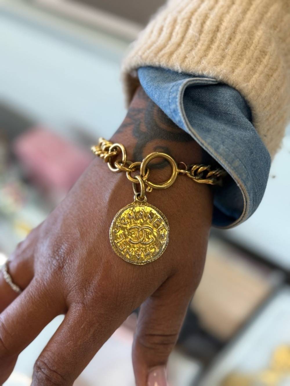 Pre Owned CHANEL Gold- Plated Chain Curb Link Bracelet with Coin Charm - Picture 7 of 7